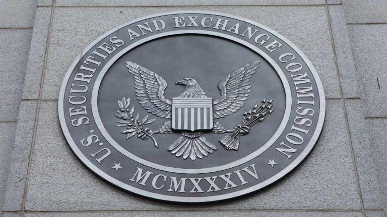 SpaceX IPO Faces New Threat as Senator Calls for SEC Delay