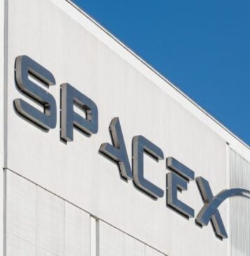 Elon Musk Says SpaceX Could Be Worth More Than Everything Else on Earth if Goals Are Met