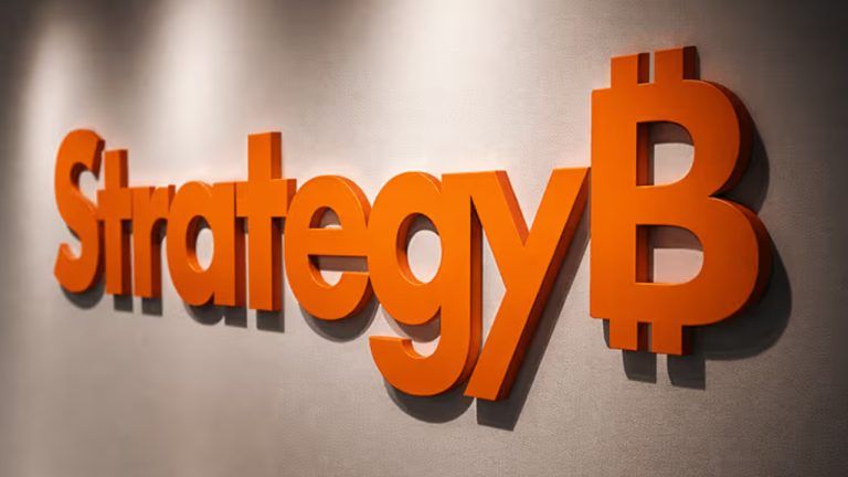 Strategy Sells 1,690 Bitcoin as Saylor Reloads Its Cash War Chest