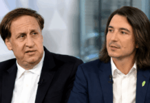 AMC CEO Demands Robinhood Halt Token Trading as Feud Erupts