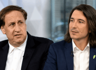 AMC CEO Demands Robinhood Halt Token Trading as Feud Erupts