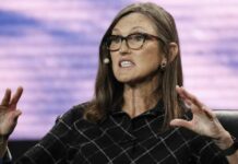 Cathie Wood Sees Bitcoin Price Breakthrough as Gold Link Strengthens