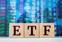 Bitcoin Price Holds $82K as Blackrock Leads ETF Rebound